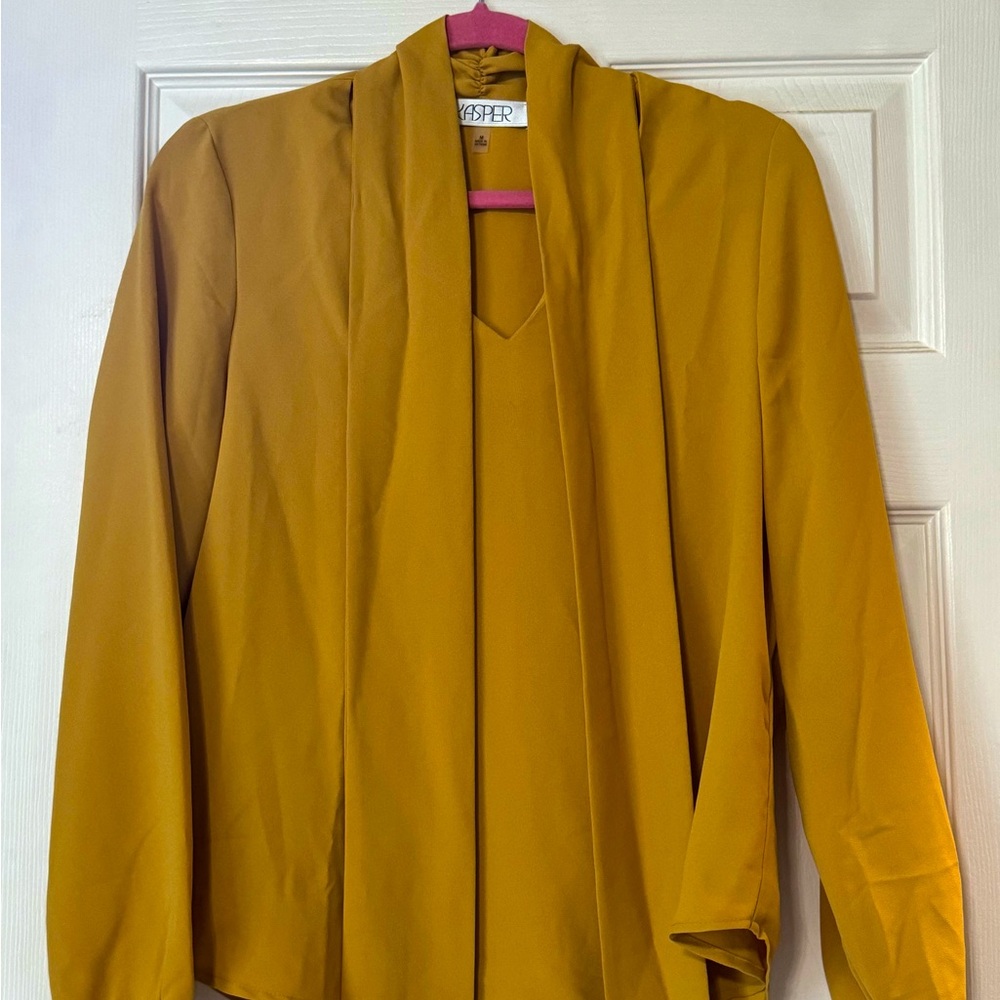 Brand New Casper blouse size medium